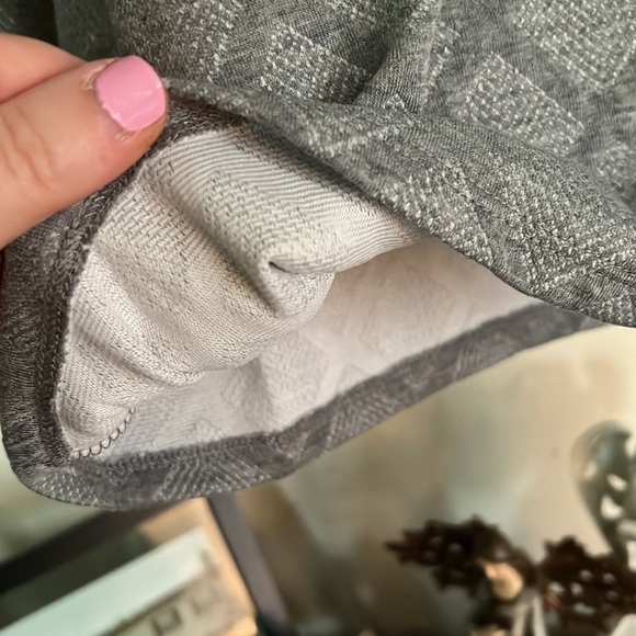 LIZ CLAIBORNE Gray Square Neck Diamond Pattern Thermal Blouse, Size Medium, EUC. - Picture 7 of 8